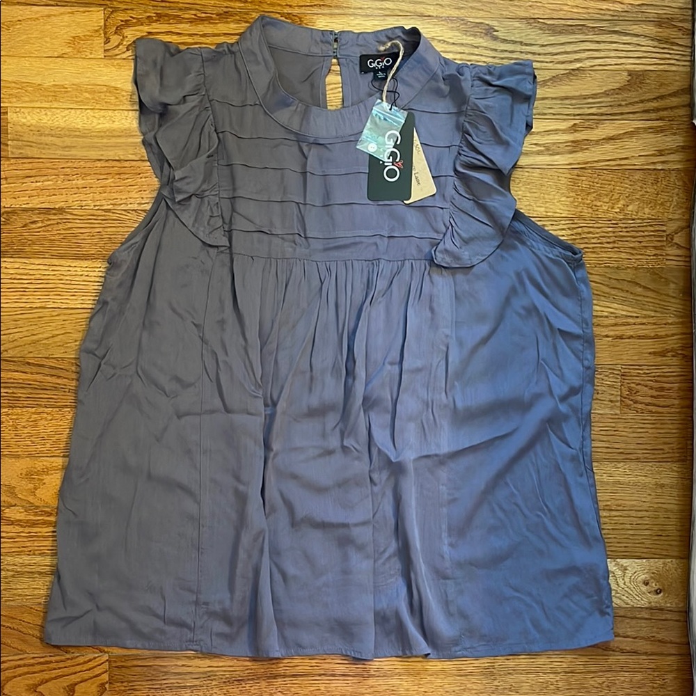 NWT Gigi’s Women's Gray Sleeveless Ruffle Blouse